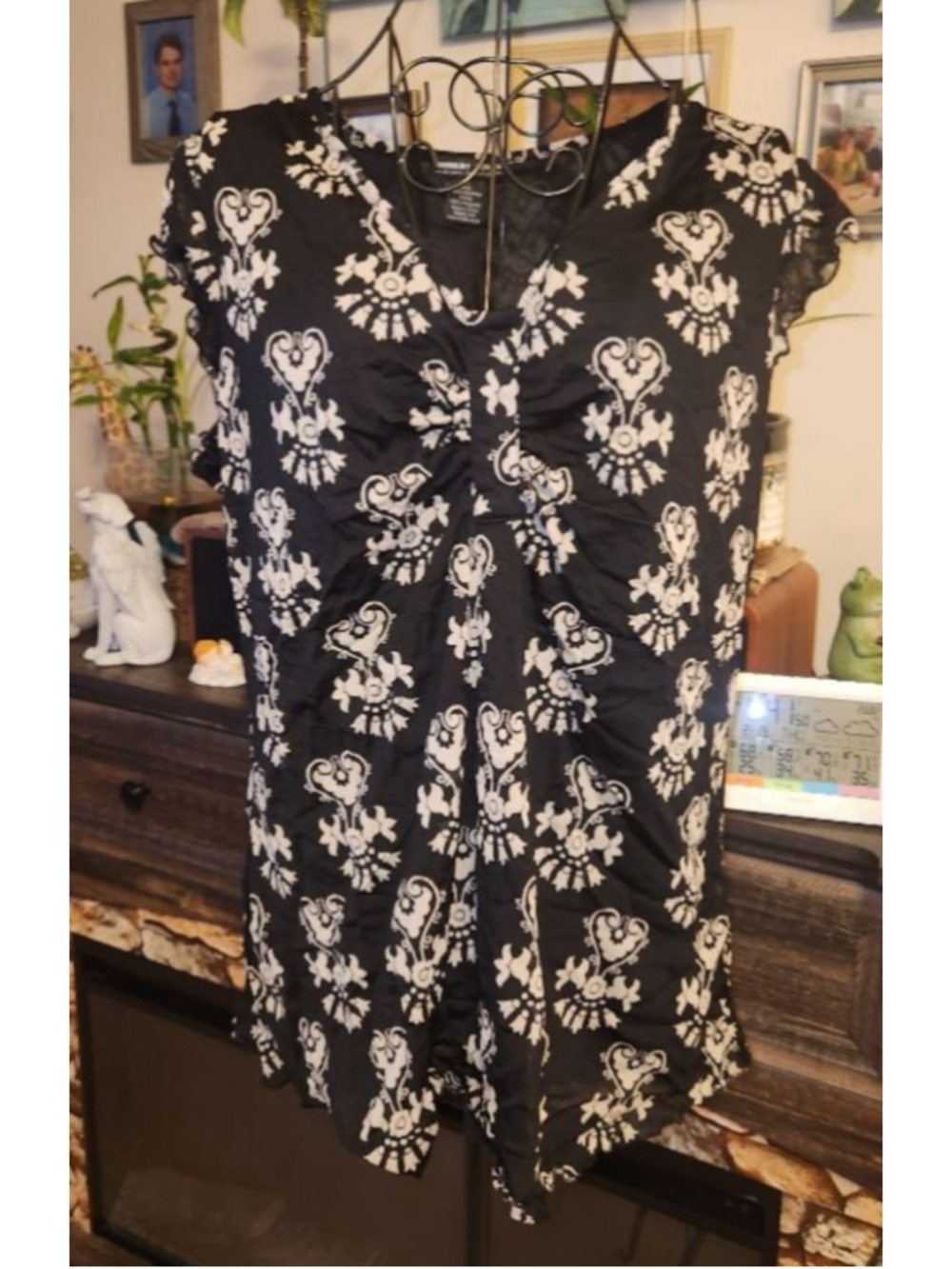 Robert Louis Tunic Top M Black White Floral